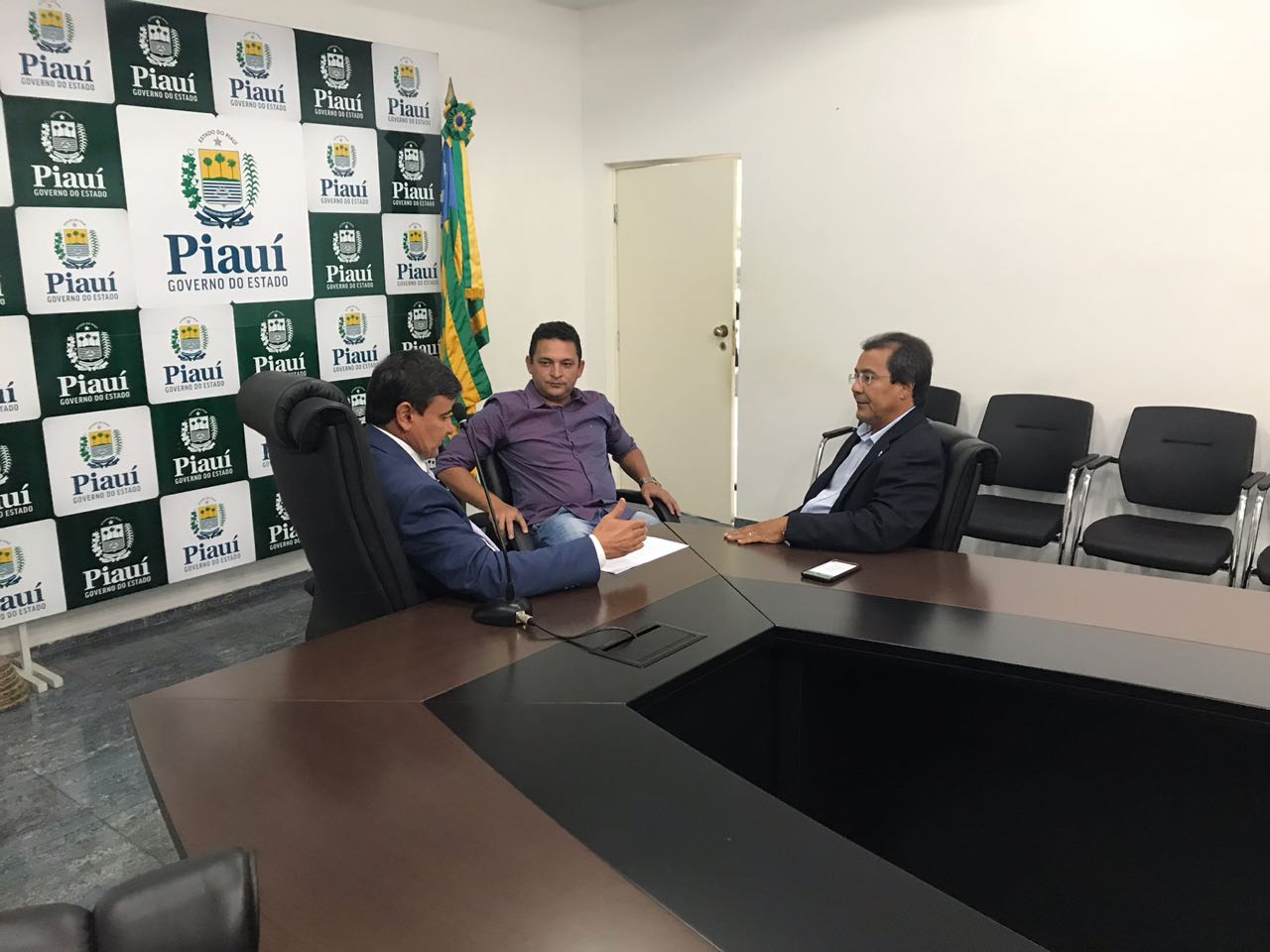 Prefeito de Água Branca se reúne com Wellington Dias e articula obras para o município 