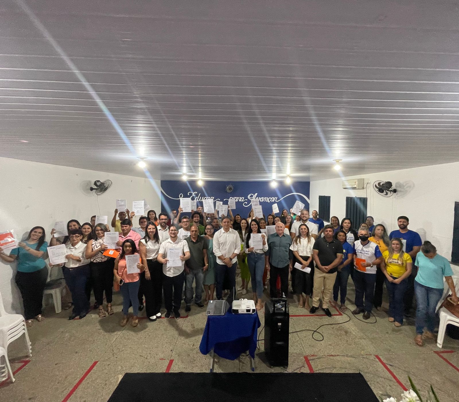 Aprovados no concurso público assinam termo de posse durante solenidade em Água Branca