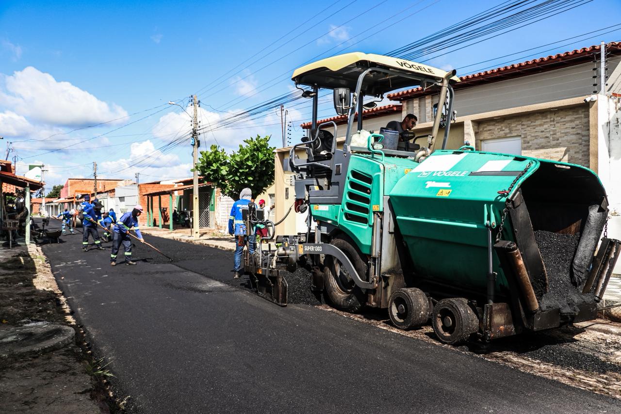 Nova etapa de asfaltamento avança em Água Branca com investimento de quase R$ 2 milhões